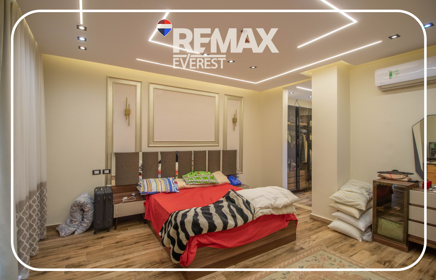 Villa for Sale in Cleopatra Square 300 sqm