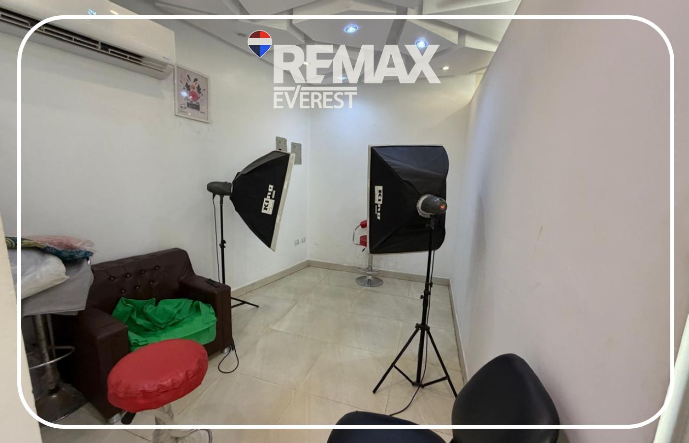 Shop for Sale in Beverly Hills 60 sqm