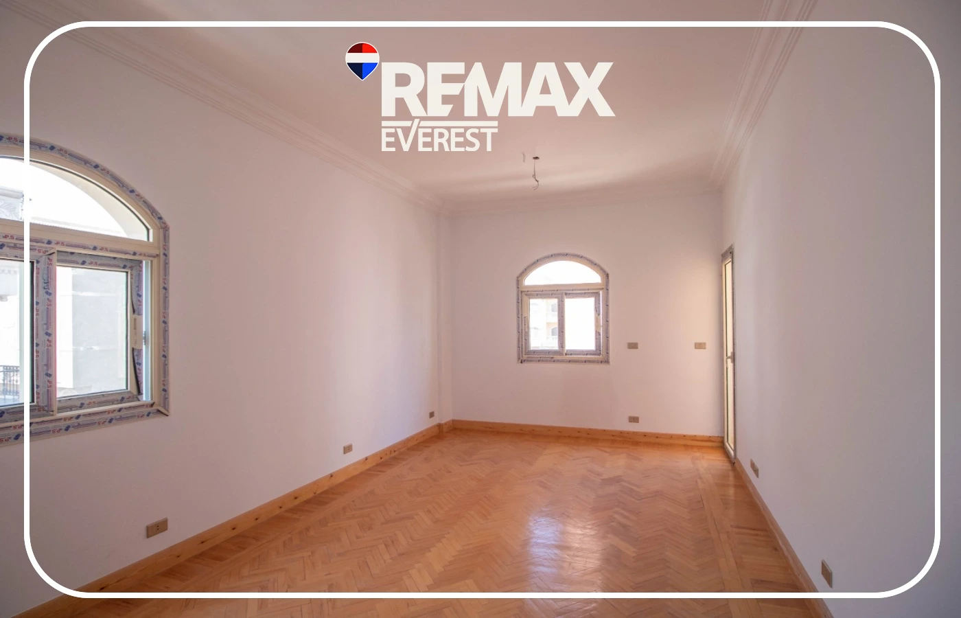 Penthouse with Roof for Rent in West Somid