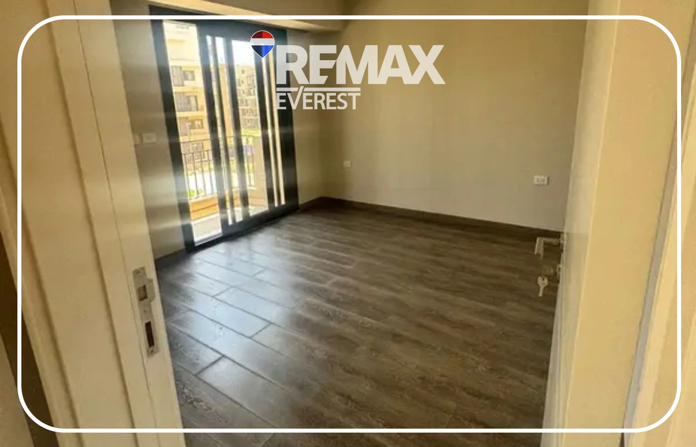 Corner apartment with garden in Tulwa