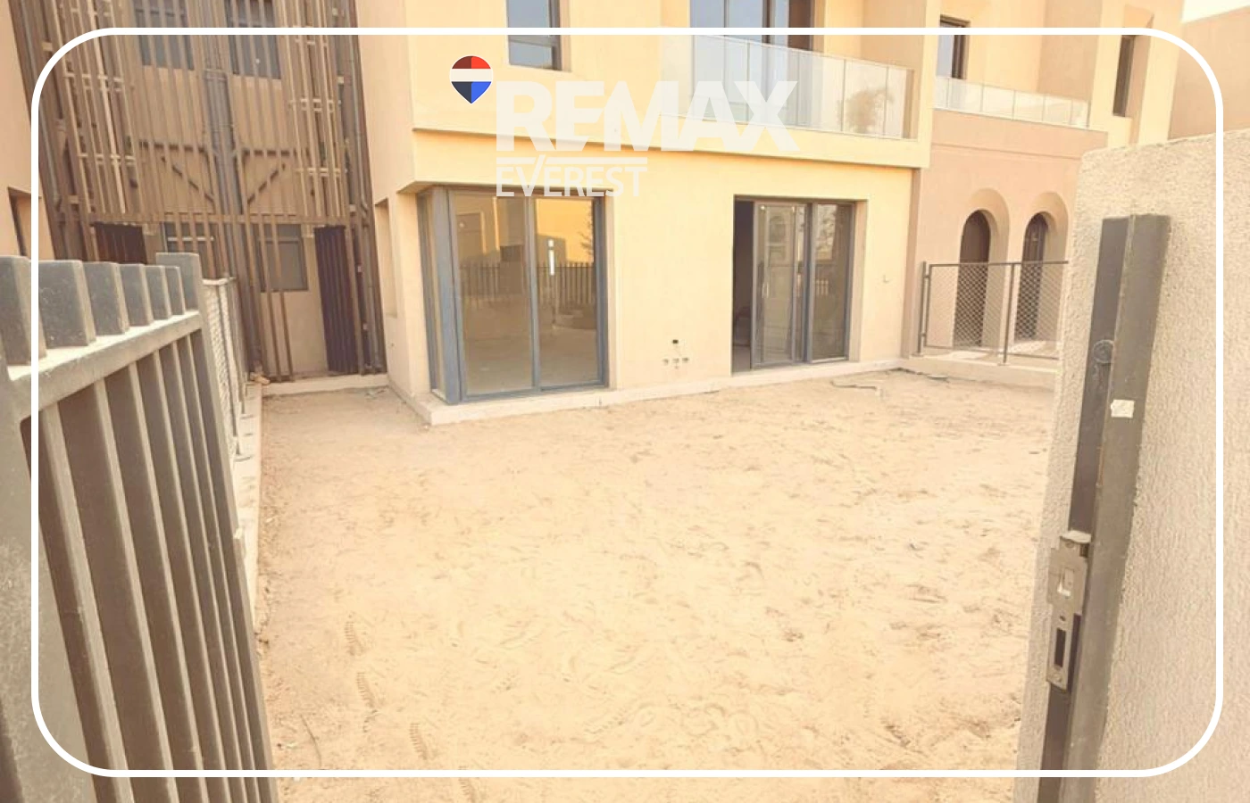 Middle Townhouse for sale in Vye Sodic