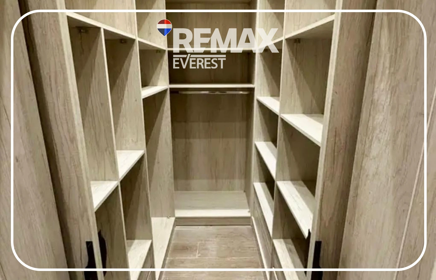 First use townhouse in Etapa -Semi-furnished